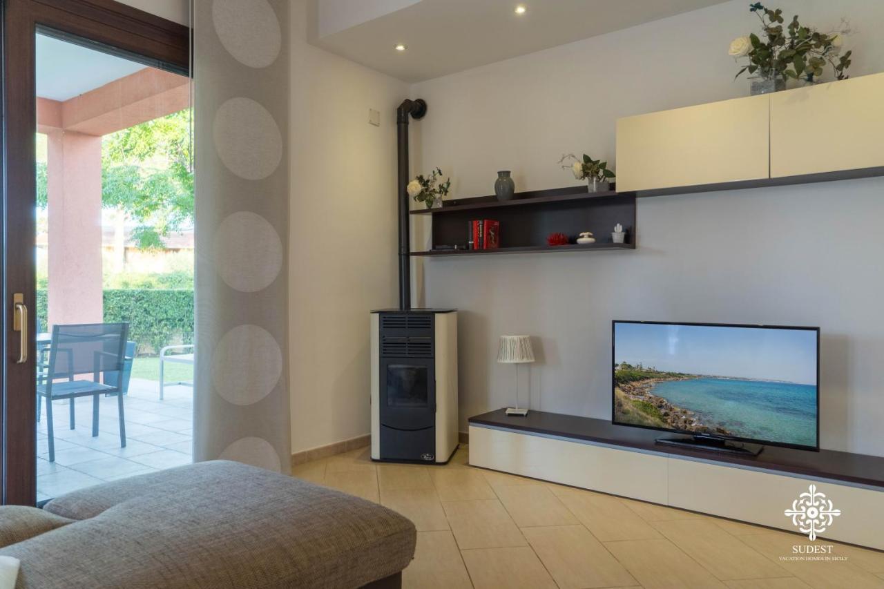 Villa Seaside - Beach Retreat With Jacuzzi Syracuse Extérieur photo