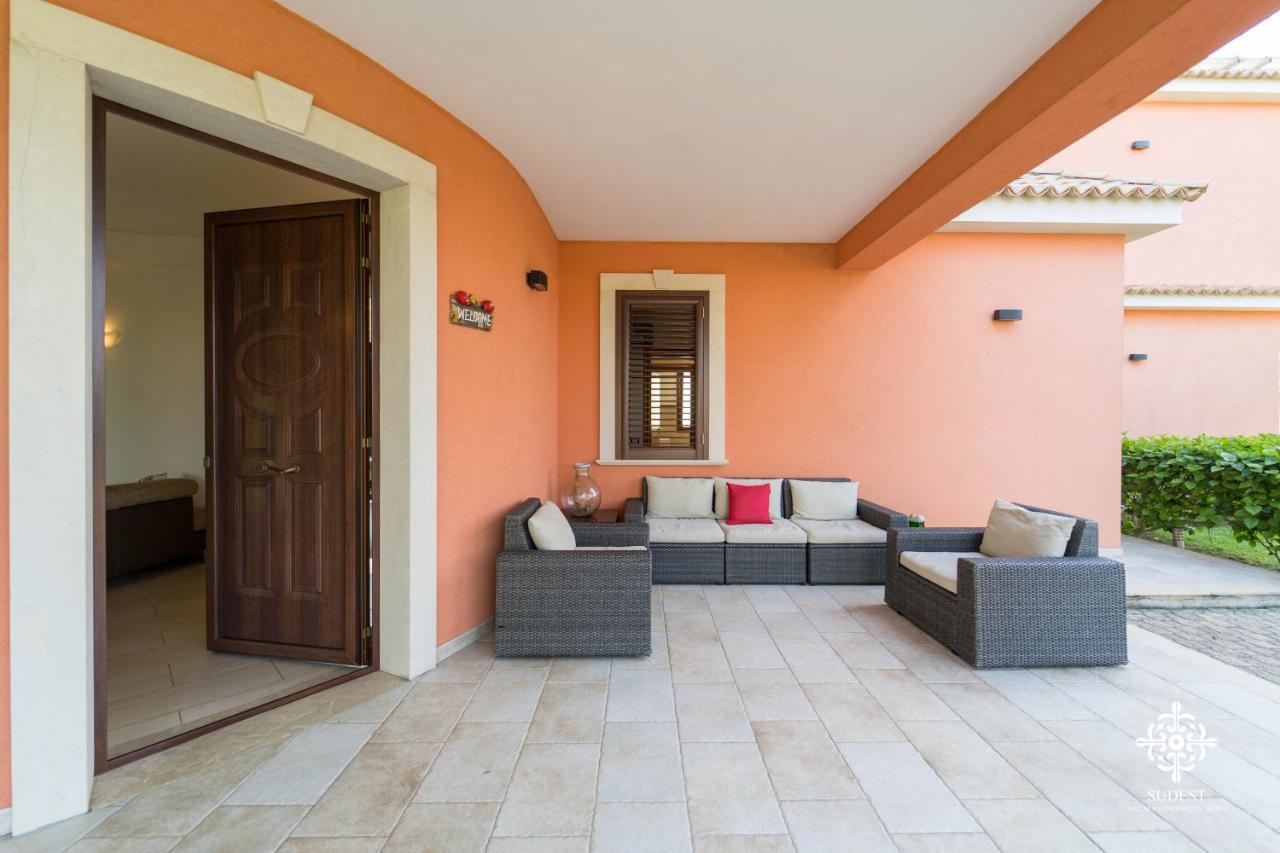 Villa Seaside - Beach Retreat With Jacuzzi Syracuse Extérieur photo
