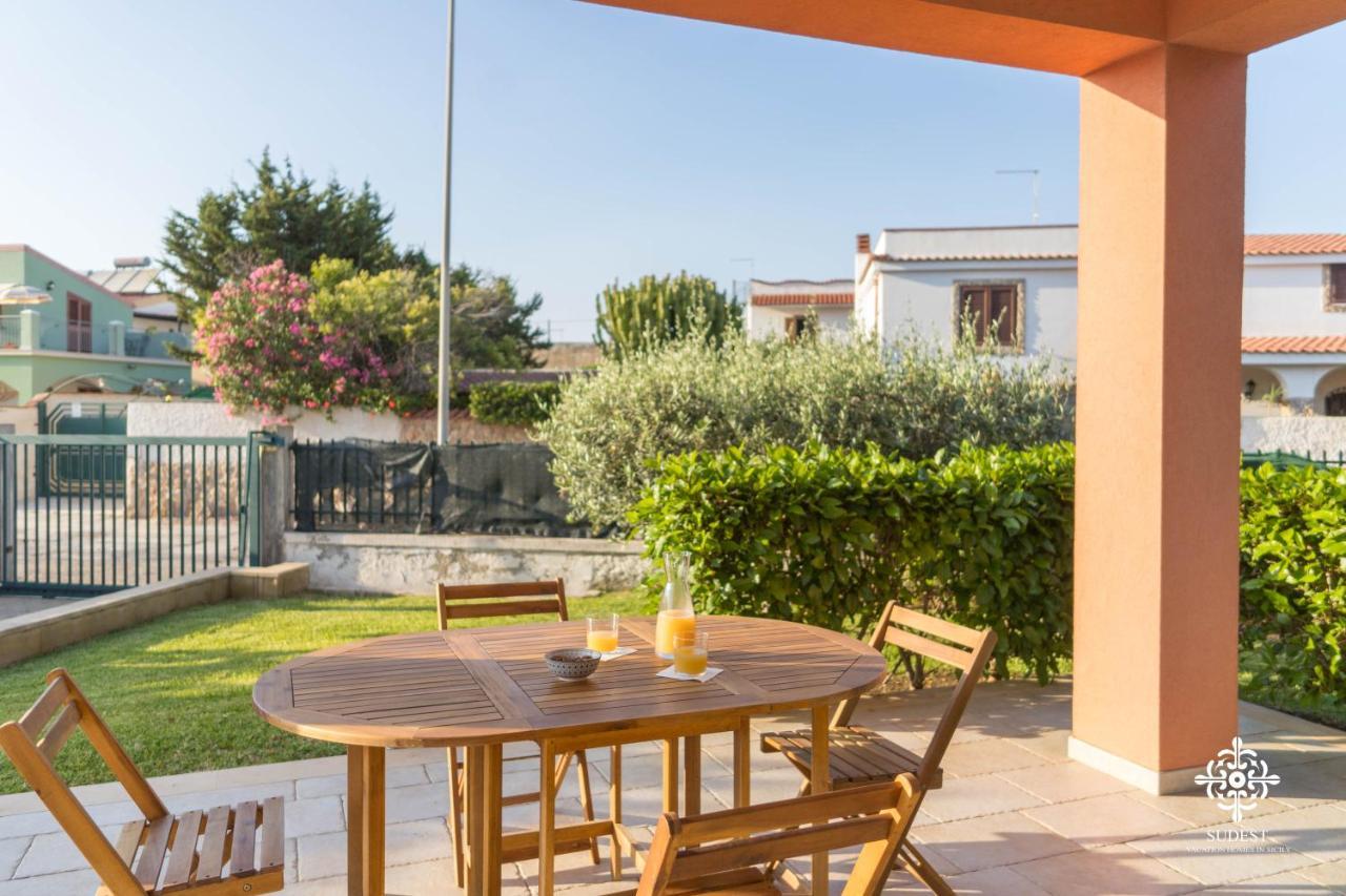 Villa Seaside - Beach Retreat With Jacuzzi Syracuse Extérieur photo