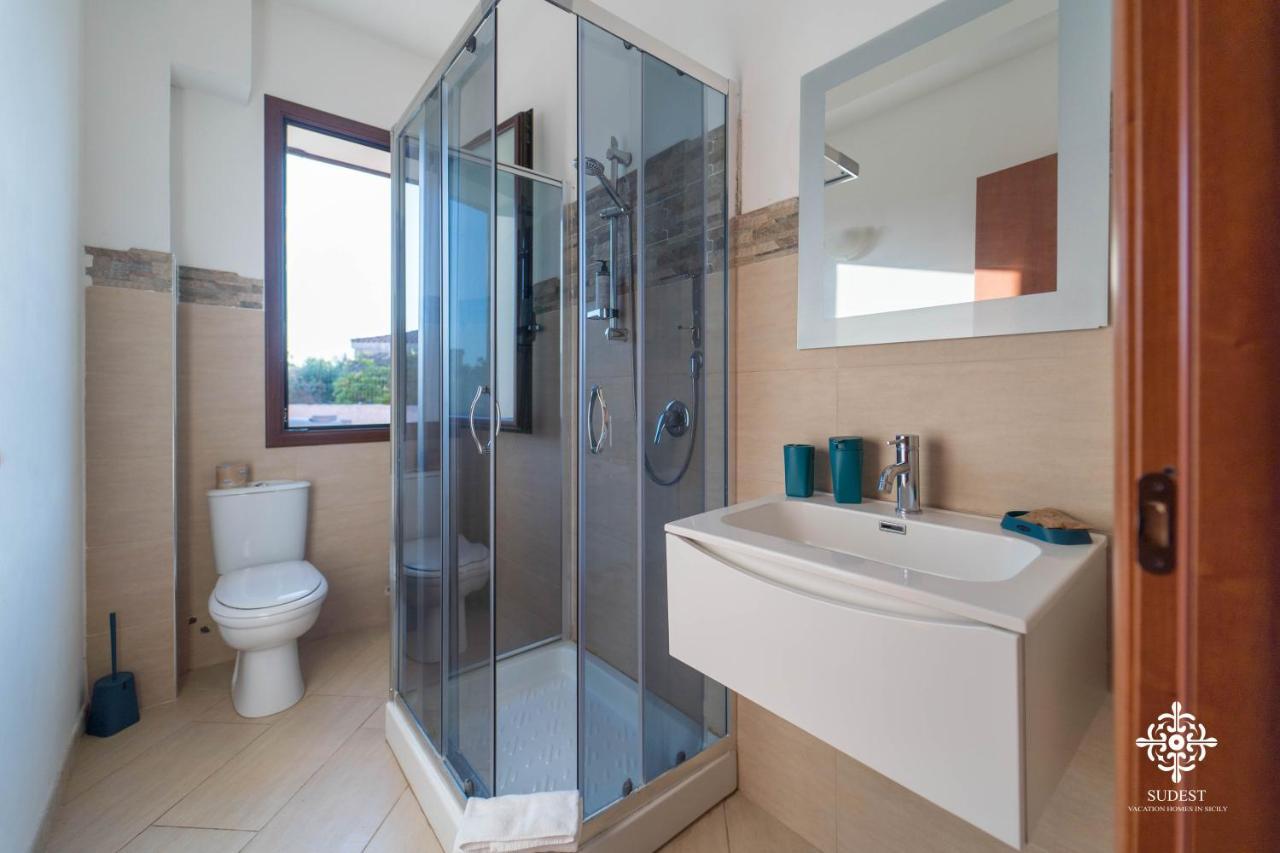 Villa Seaside - Beach Retreat With Jacuzzi Syracuse Extérieur photo
