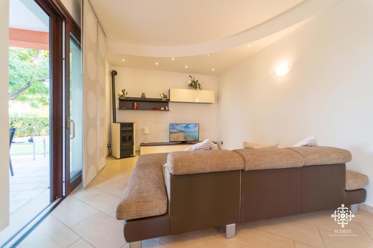 Villa Seaside - Beach Retreat With Jacuzzi Syracuse Extérieur photo