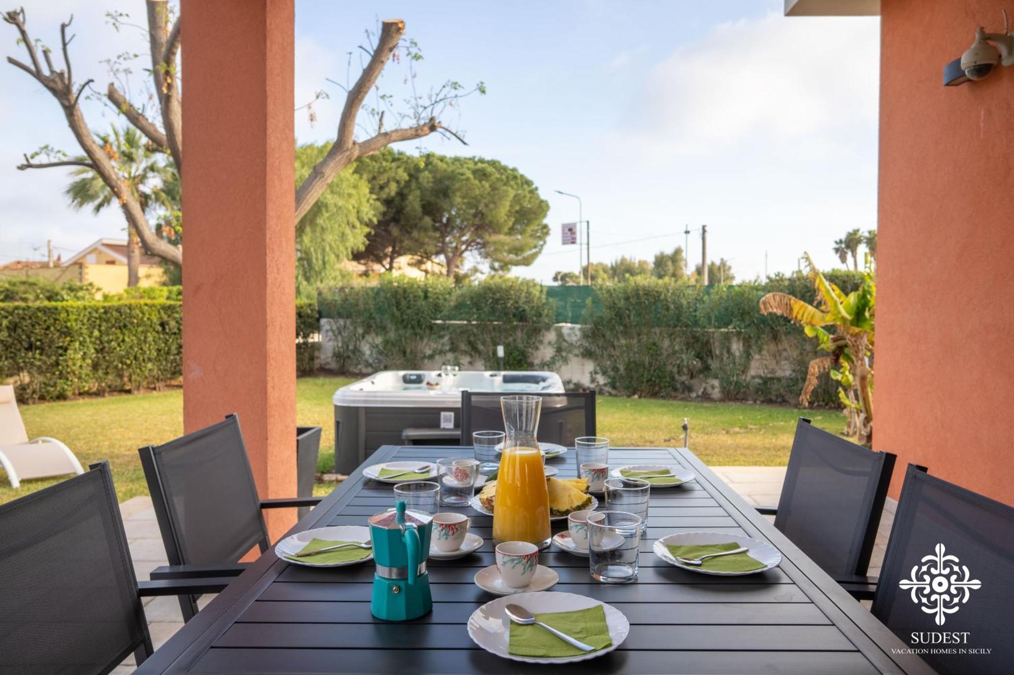Villa Seaside - Beach Retreat With Jacuzzi Syracuse Extérieur photo