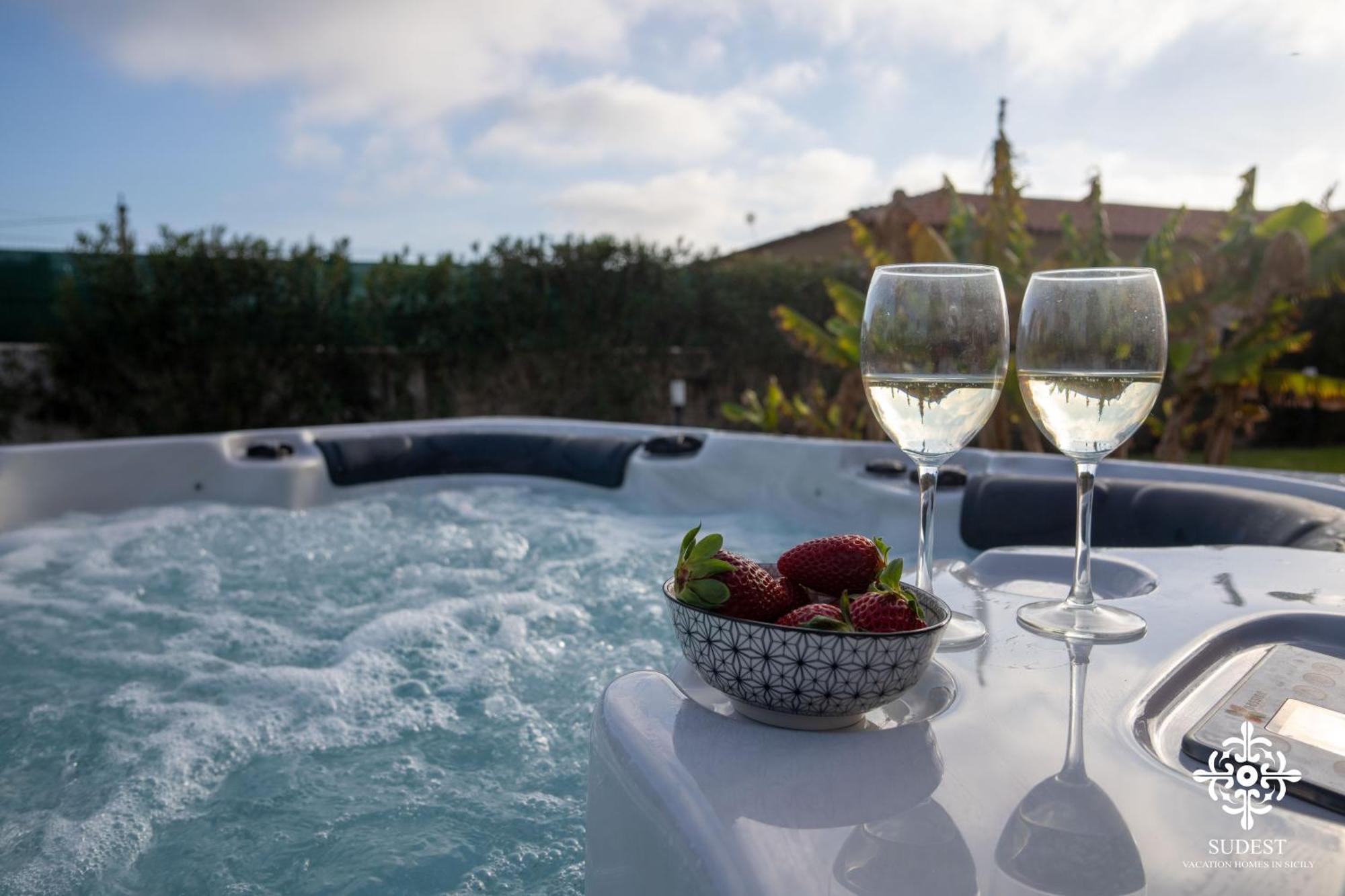Villa Seaside - Beach Retreat With Jacuzzi Syracuse Extérieur photo
