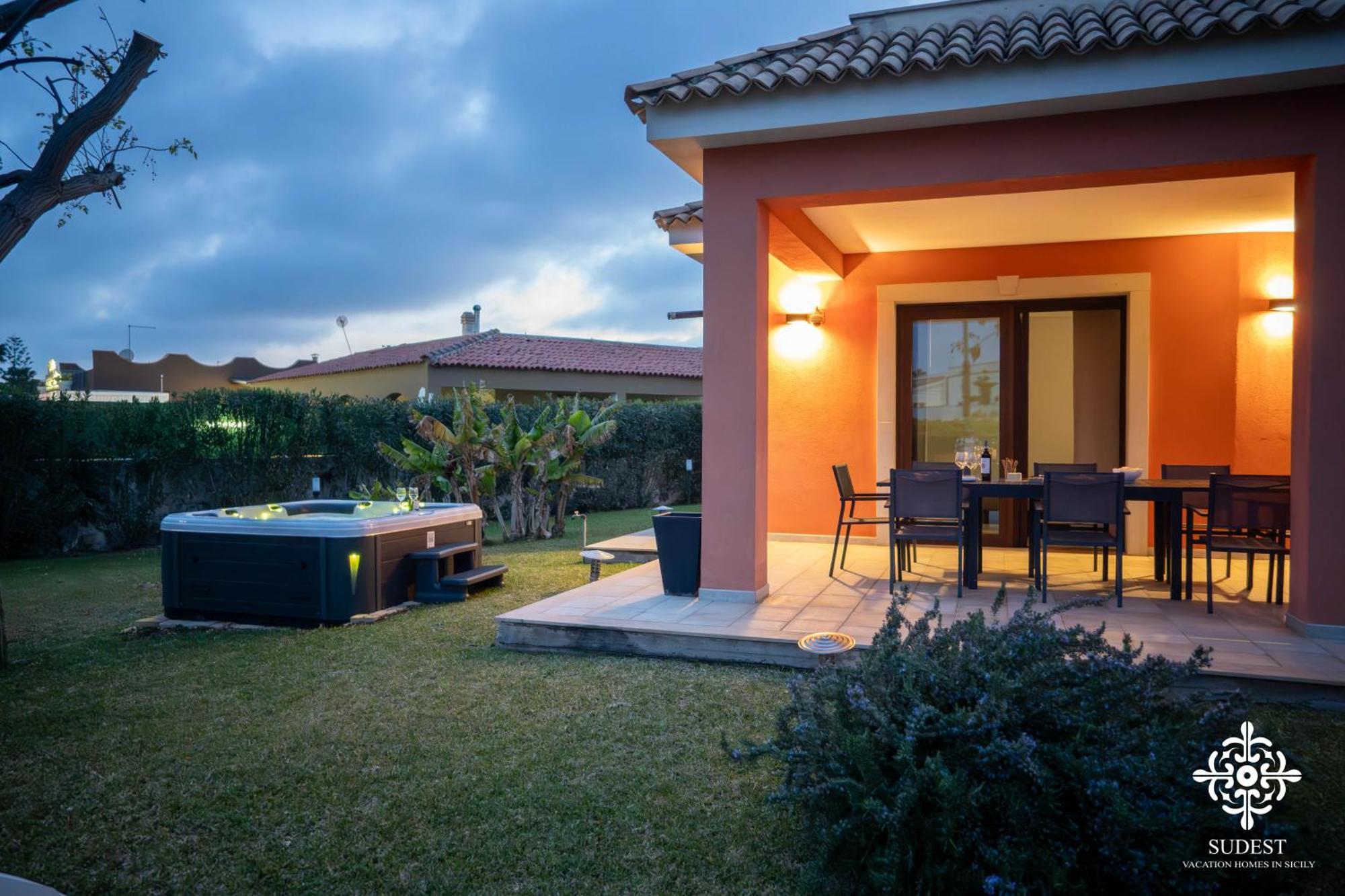 Villa Seaside - Beach Retreat With Jacuzzi Syracuse Extérieur photo