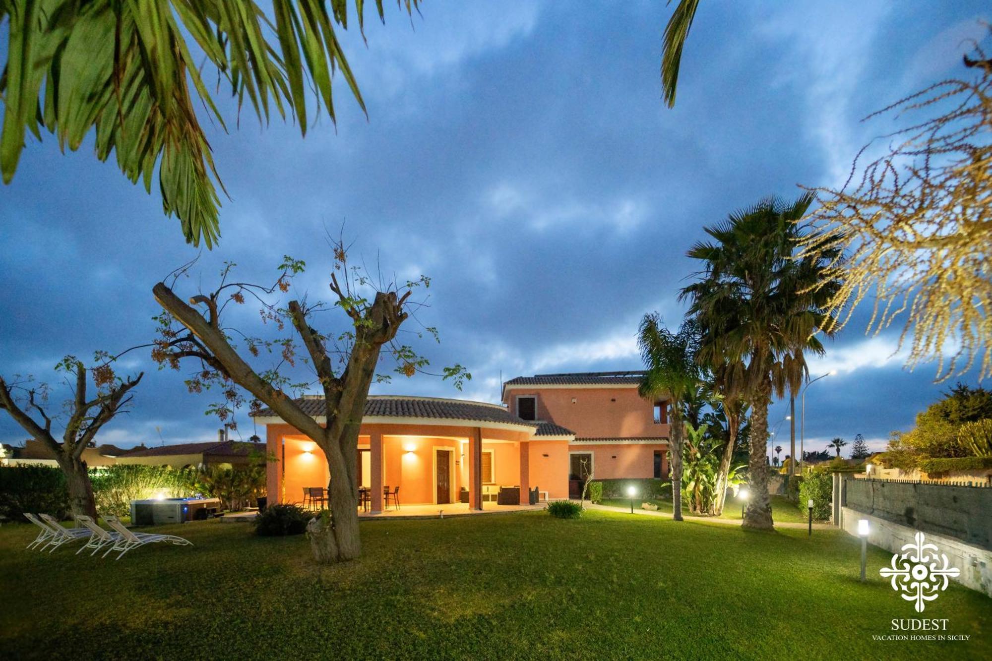 Villa Seaside - Beach Retreat With Jacuzzi Syracuse Extérieur photo