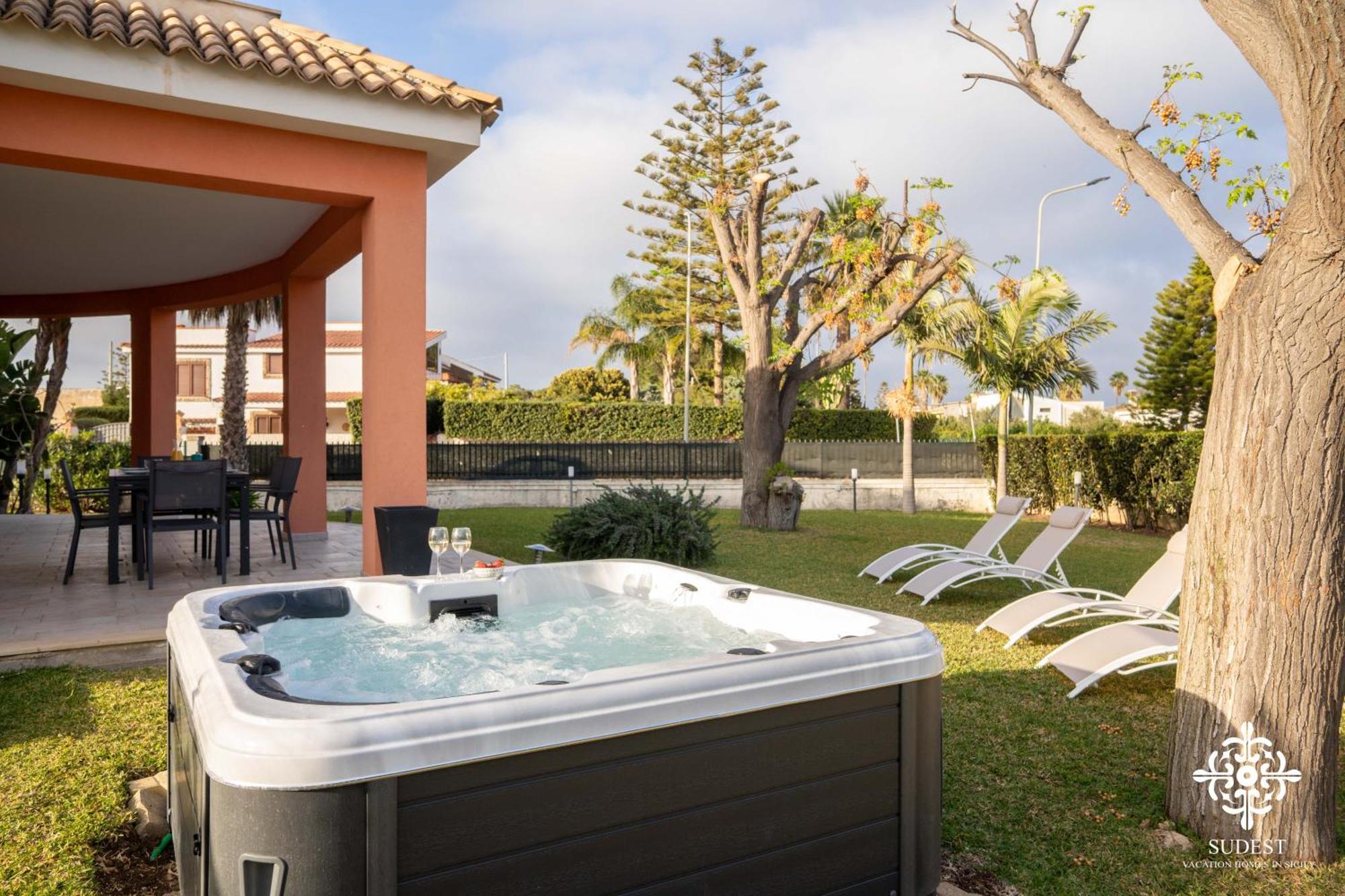 Villa Seaside - Beach Retreat With Jacuzzi Syracuse Extérieur photo